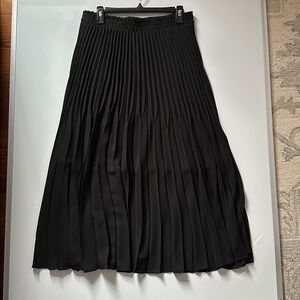 Max Studio Classic Black Knife Pleated Skirt